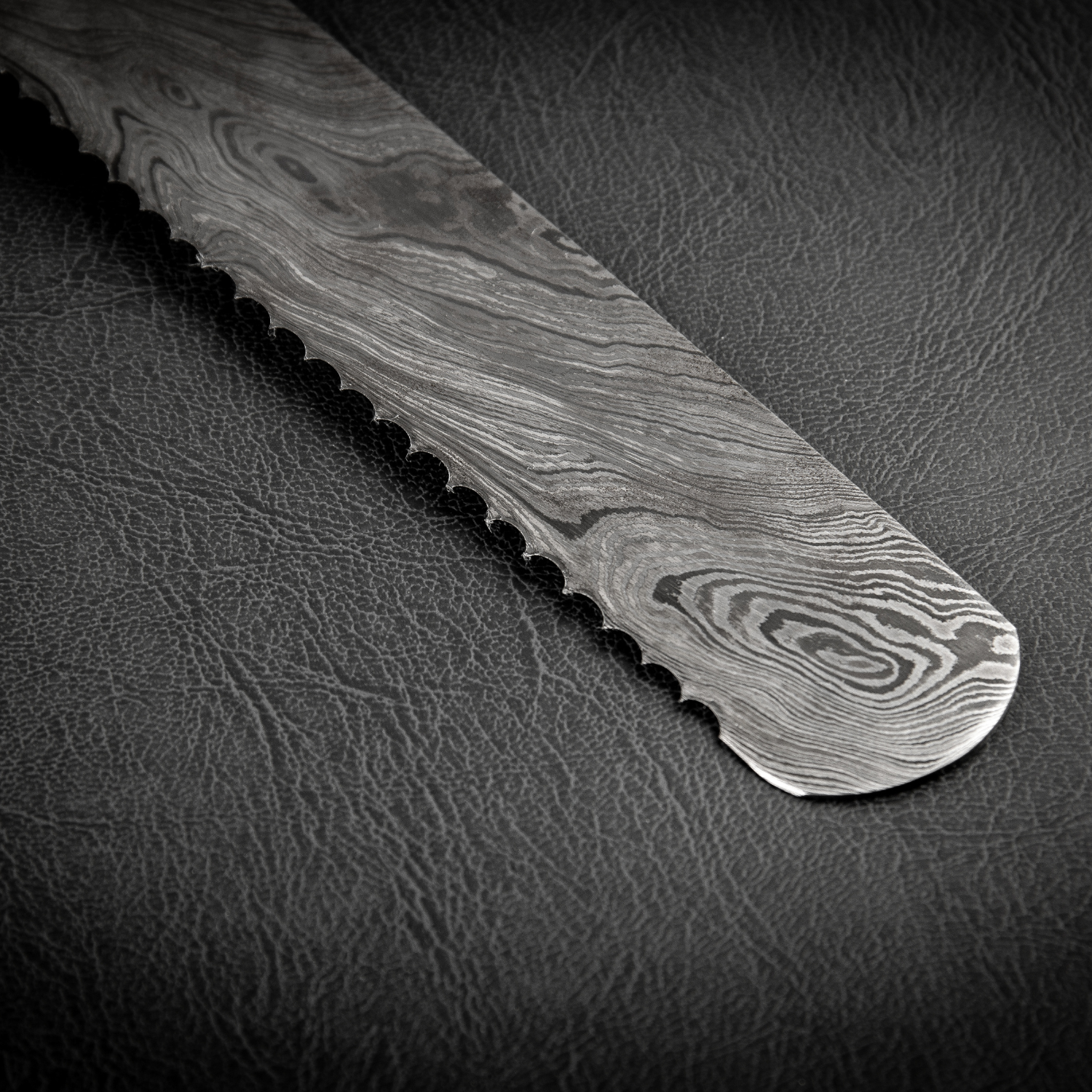 Cavallari Hand-Forged Damascus Steel 10" Serrated Bread Knife - Yellow/Black Handle