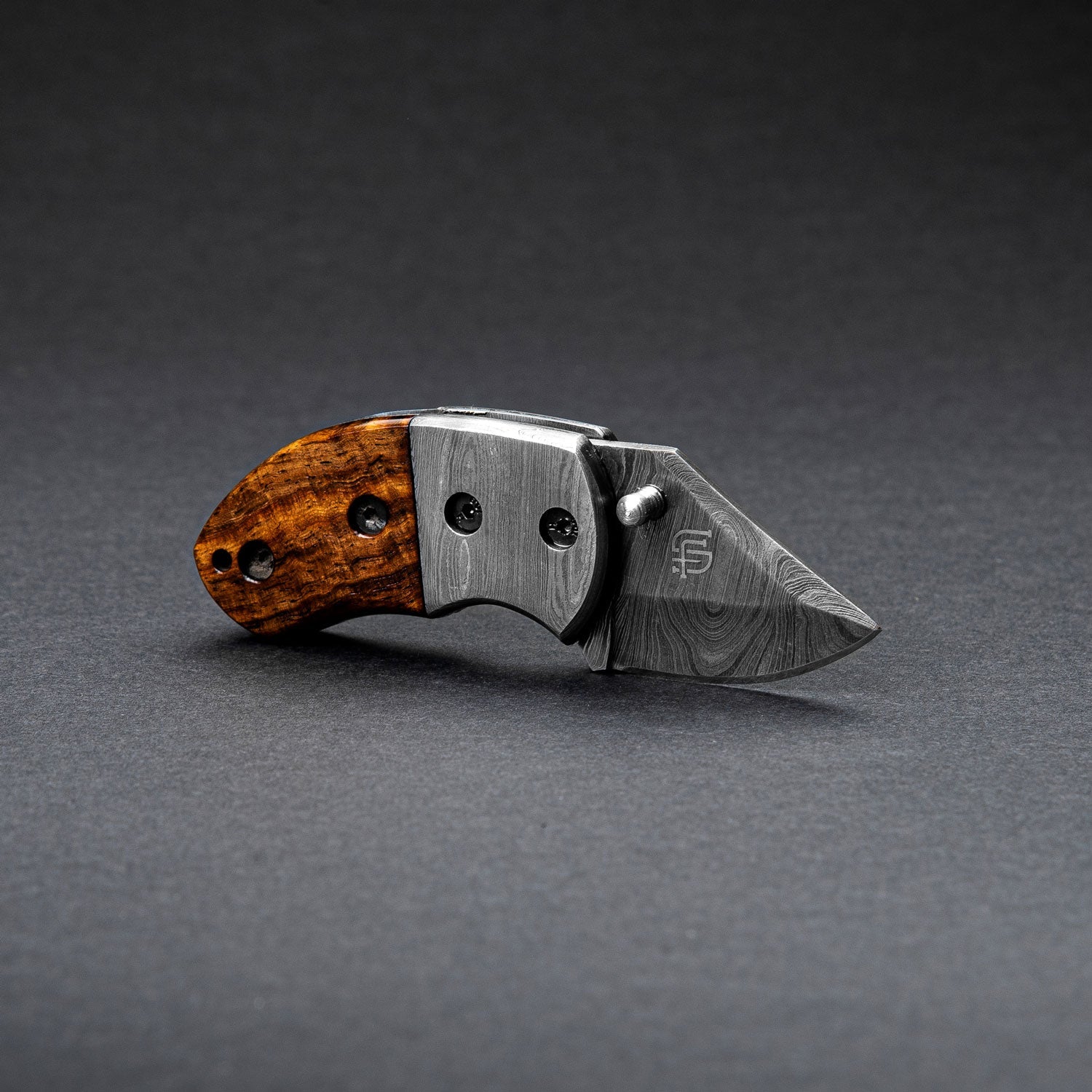 Lightoller Hand-Forged Damascus Steel EDC Folding Knife - Rosewood