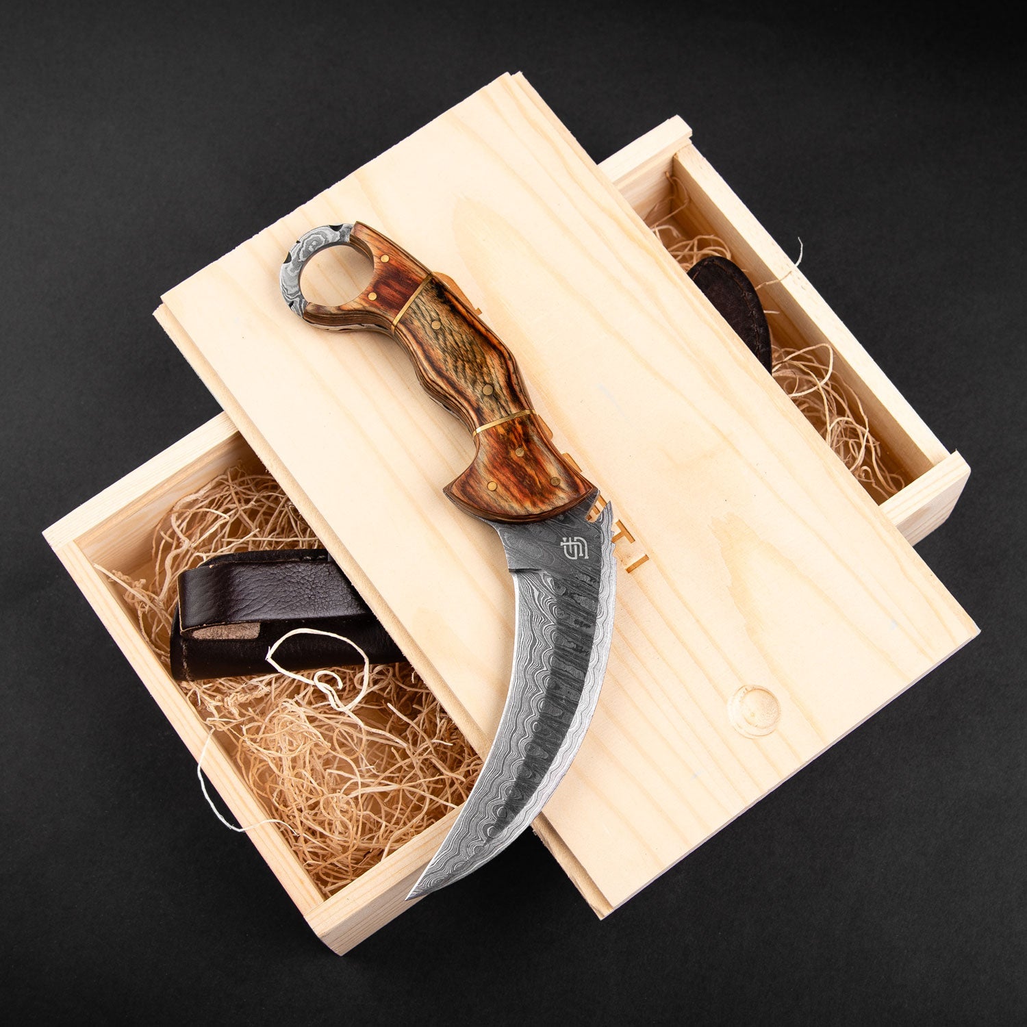 Tiger's Claw Hand-Forged Damascus Steel Karambit - Tali Wood