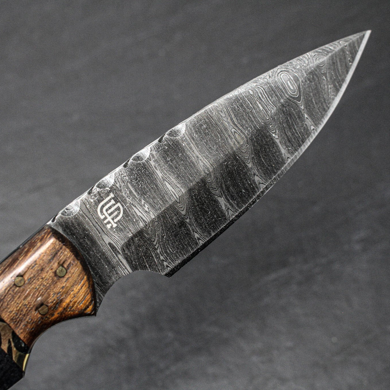 Quanah Hand-Forged Damascus Steel Hunting Knife - G10 and Walnut