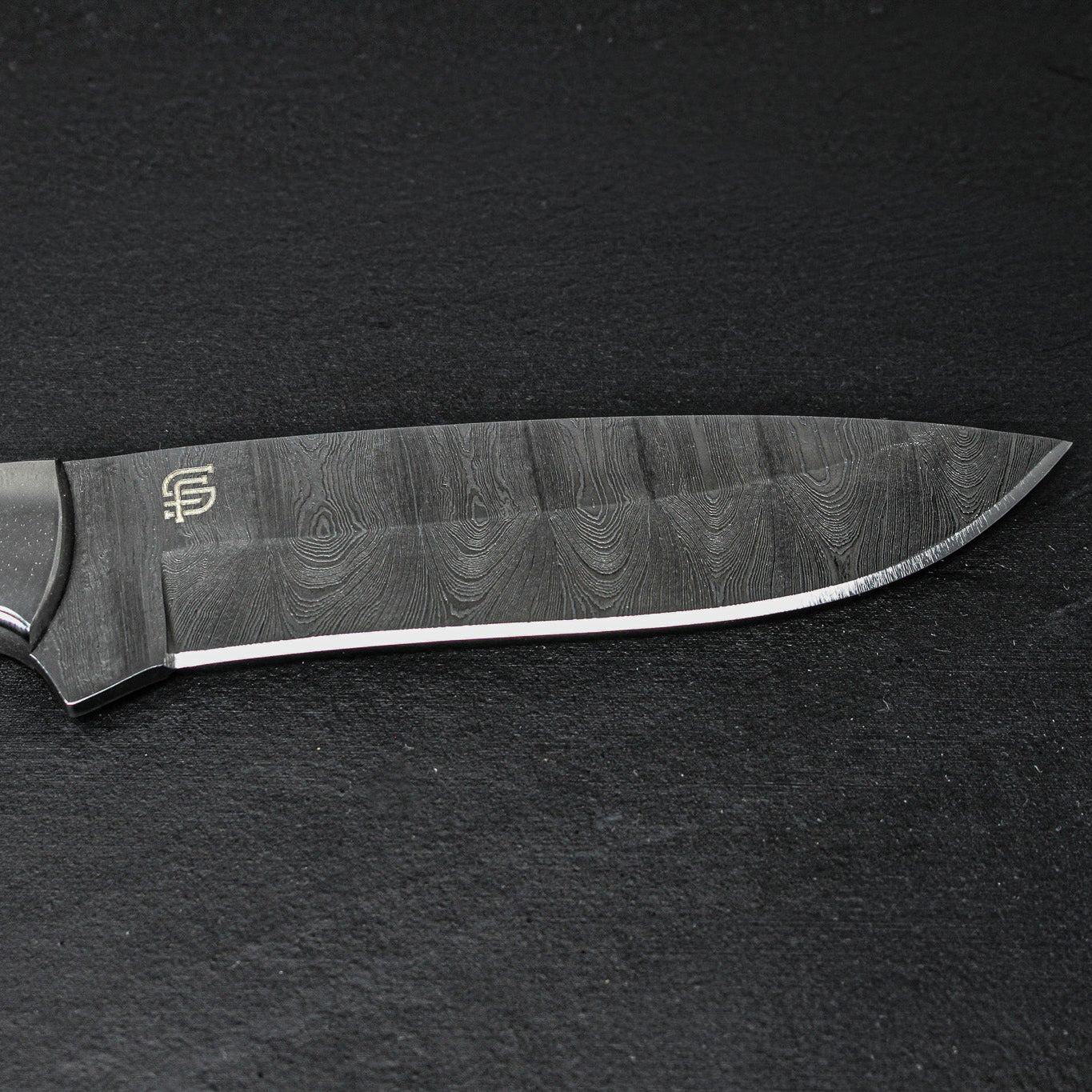 Sir Edmund Hand-Forged Damascus Steel Knife - Camel Bone and Walnut