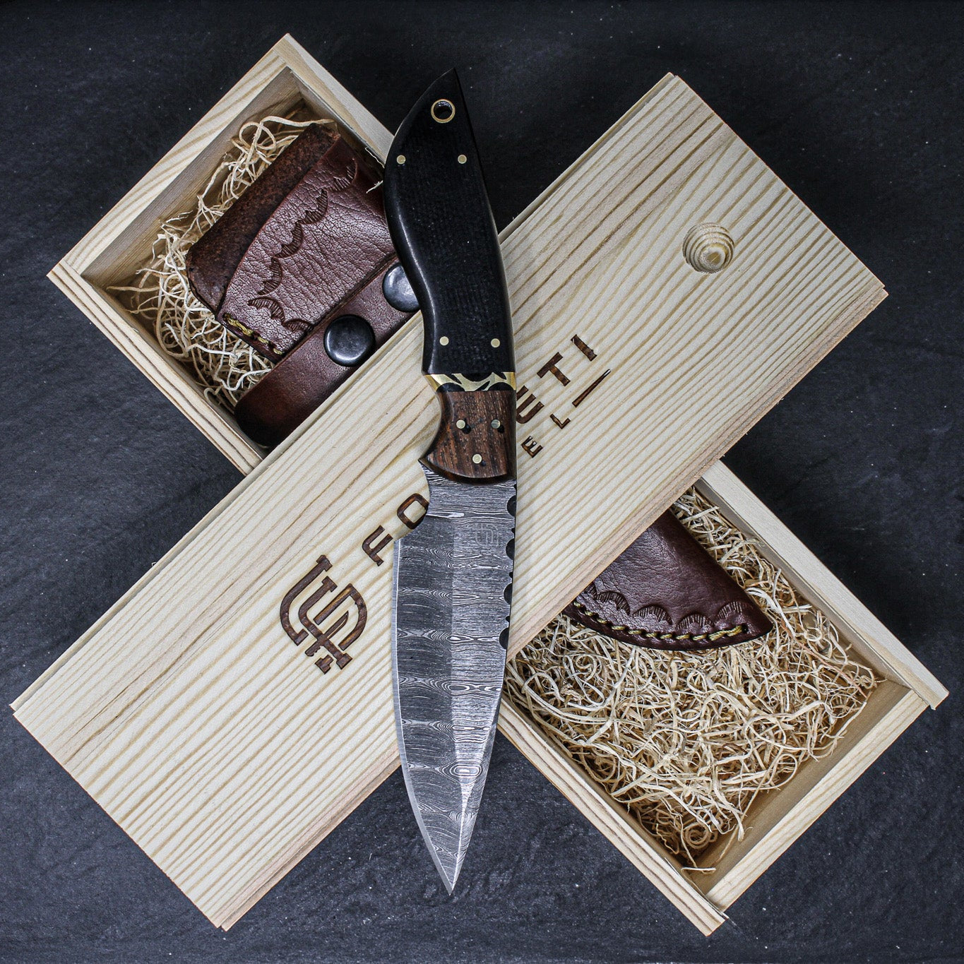 Quanah Hand-Forged Damascus Steel Hunting Knife - G10 and Walnut