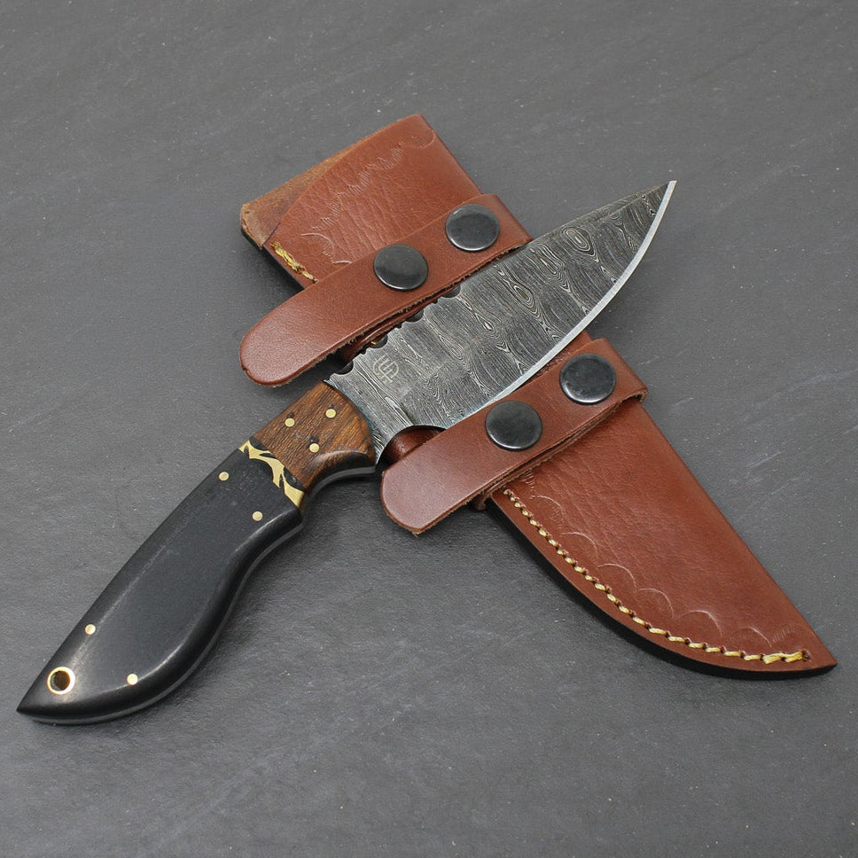 Quanah Hand-Forged Damascus Steel Hunting Knife - G10 and Walnut