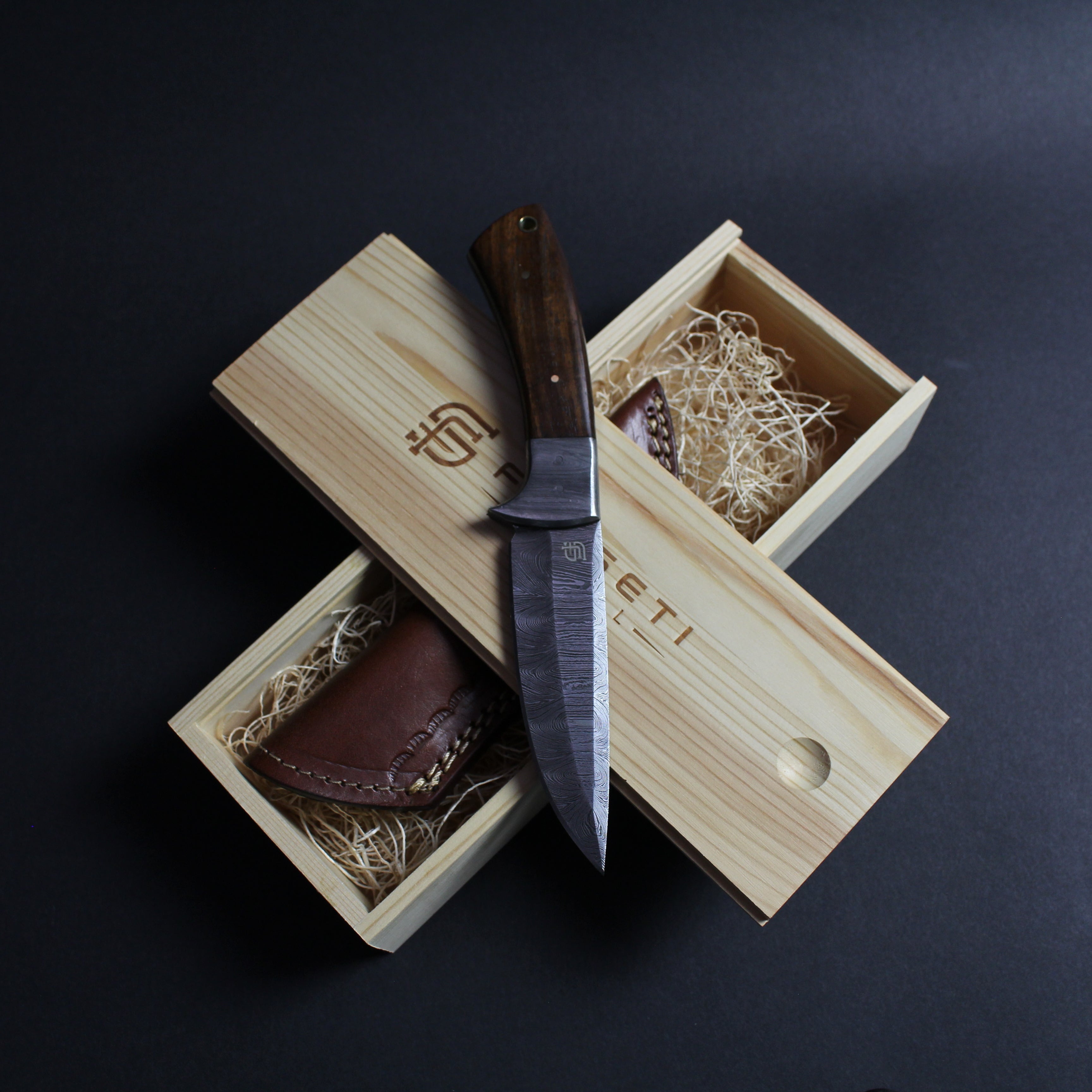Bolognesi Hand-Forged Damascus Steel Hunting Knife - Rosewood