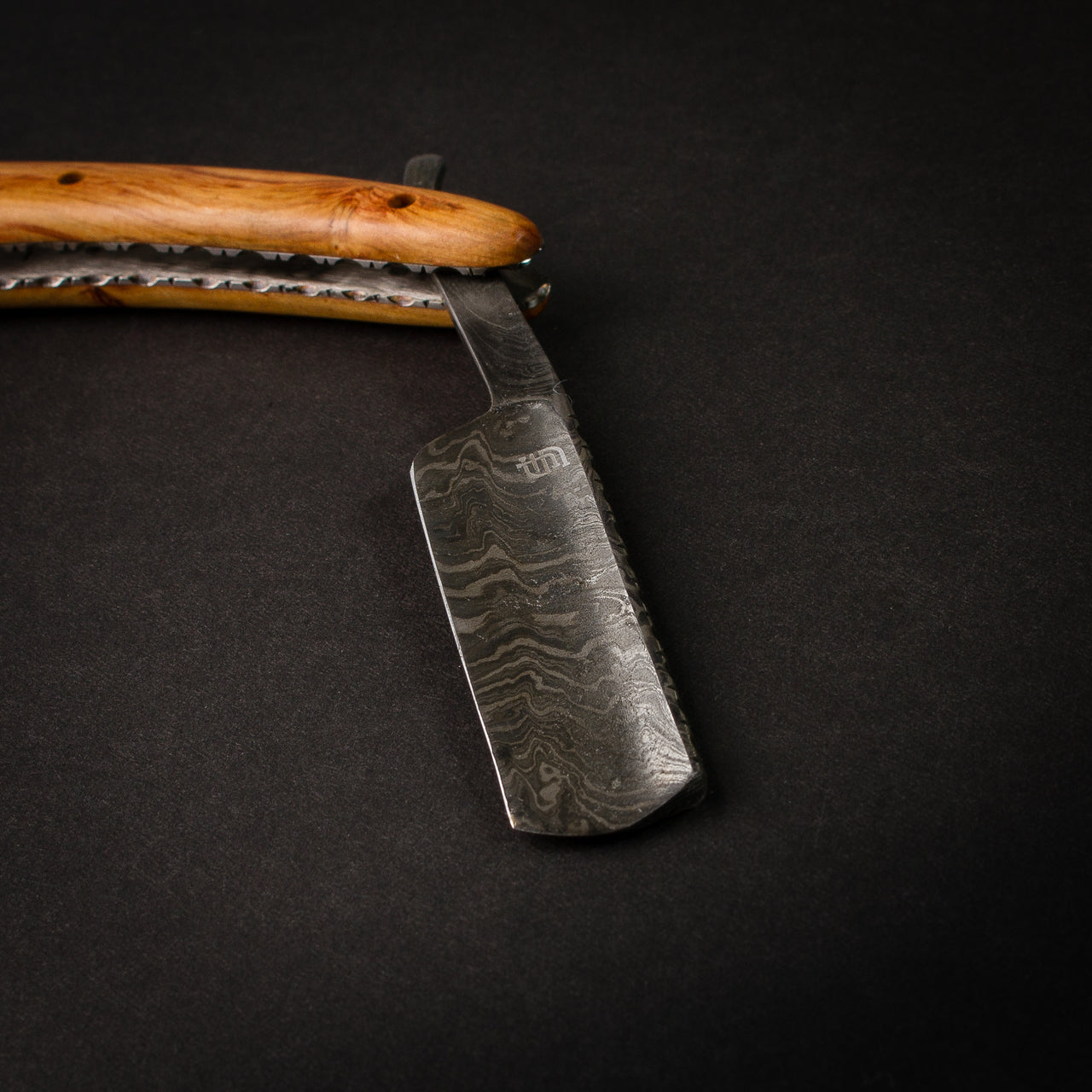Throat Cutter Hand-Forged Damascus Steel Straight Razor - Olive Wood