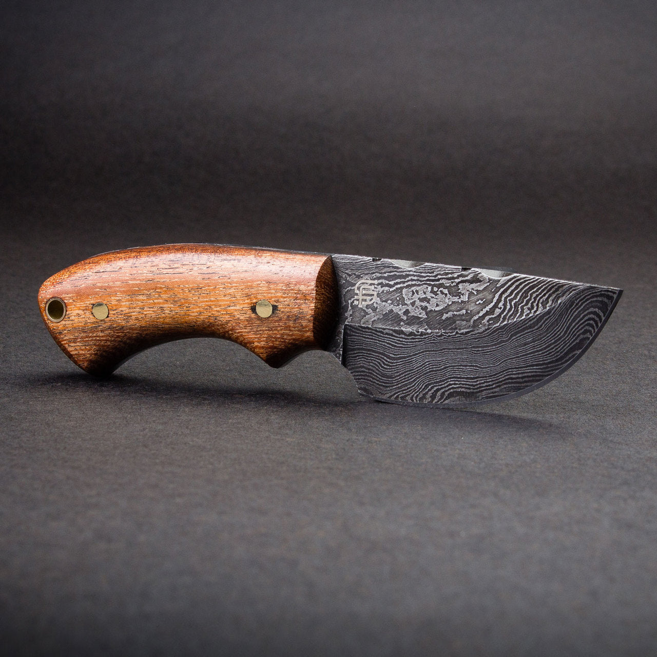 Colter Hand-Forged Damascus Steel Skinner - Walnut