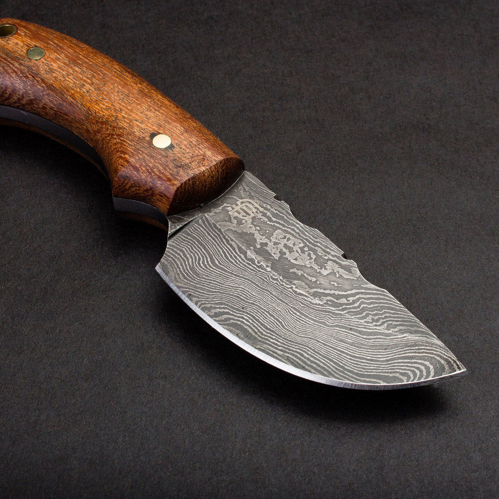 Colter Hand-Forged Damascus Steel Skinner - Walnut